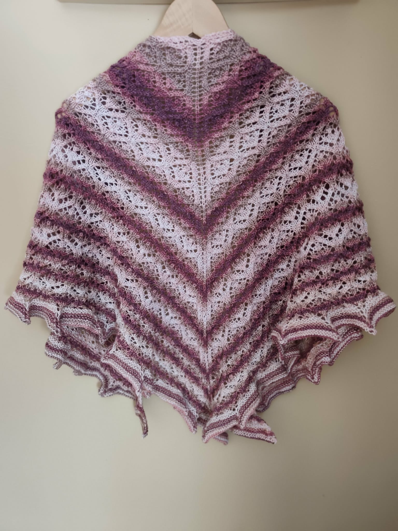 Spring Breeze – Elegant Hand-Knitted Merino Scarf