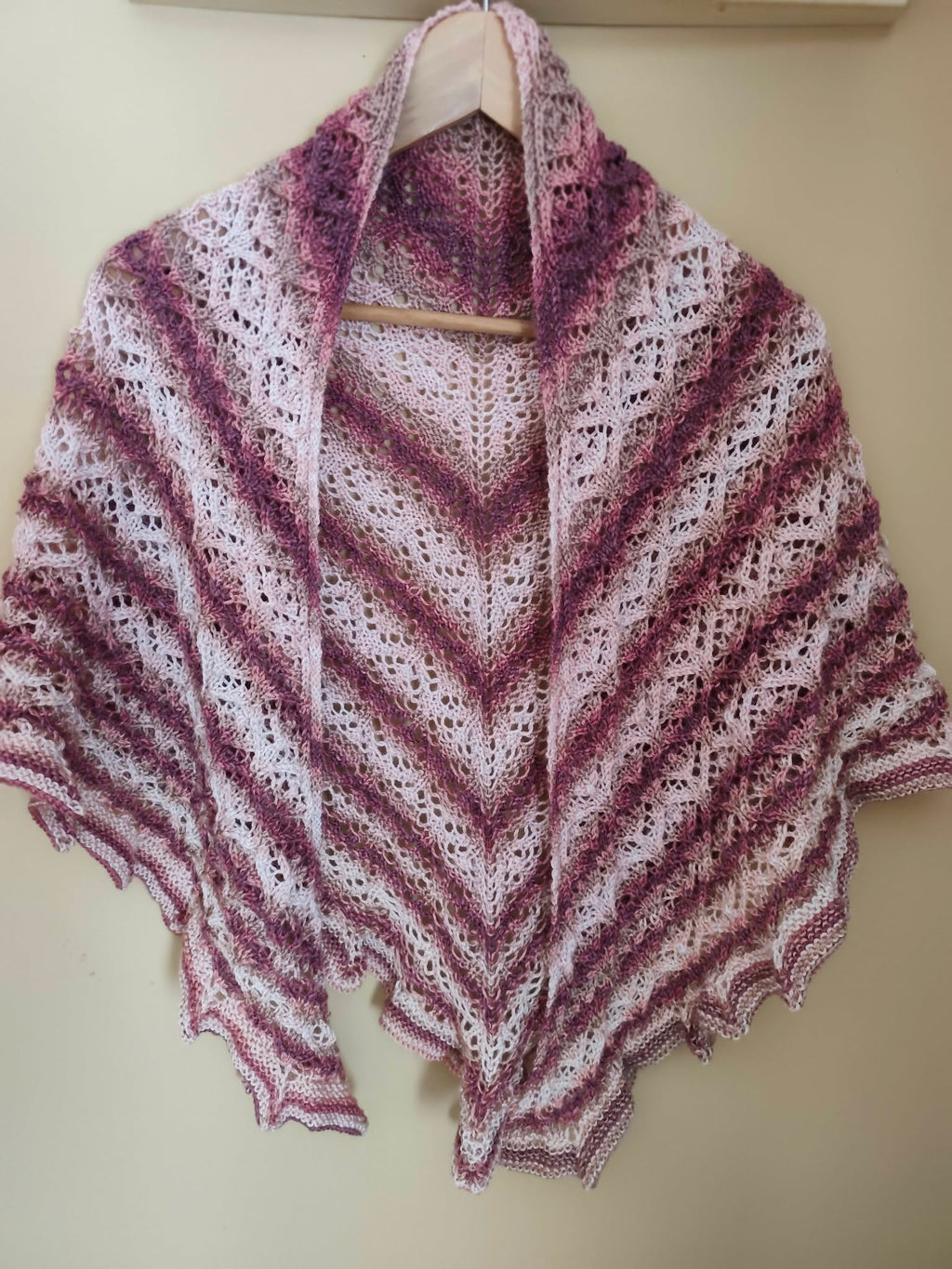 Spring Breeze – Elegant Hand-Knitted Merino Scarf