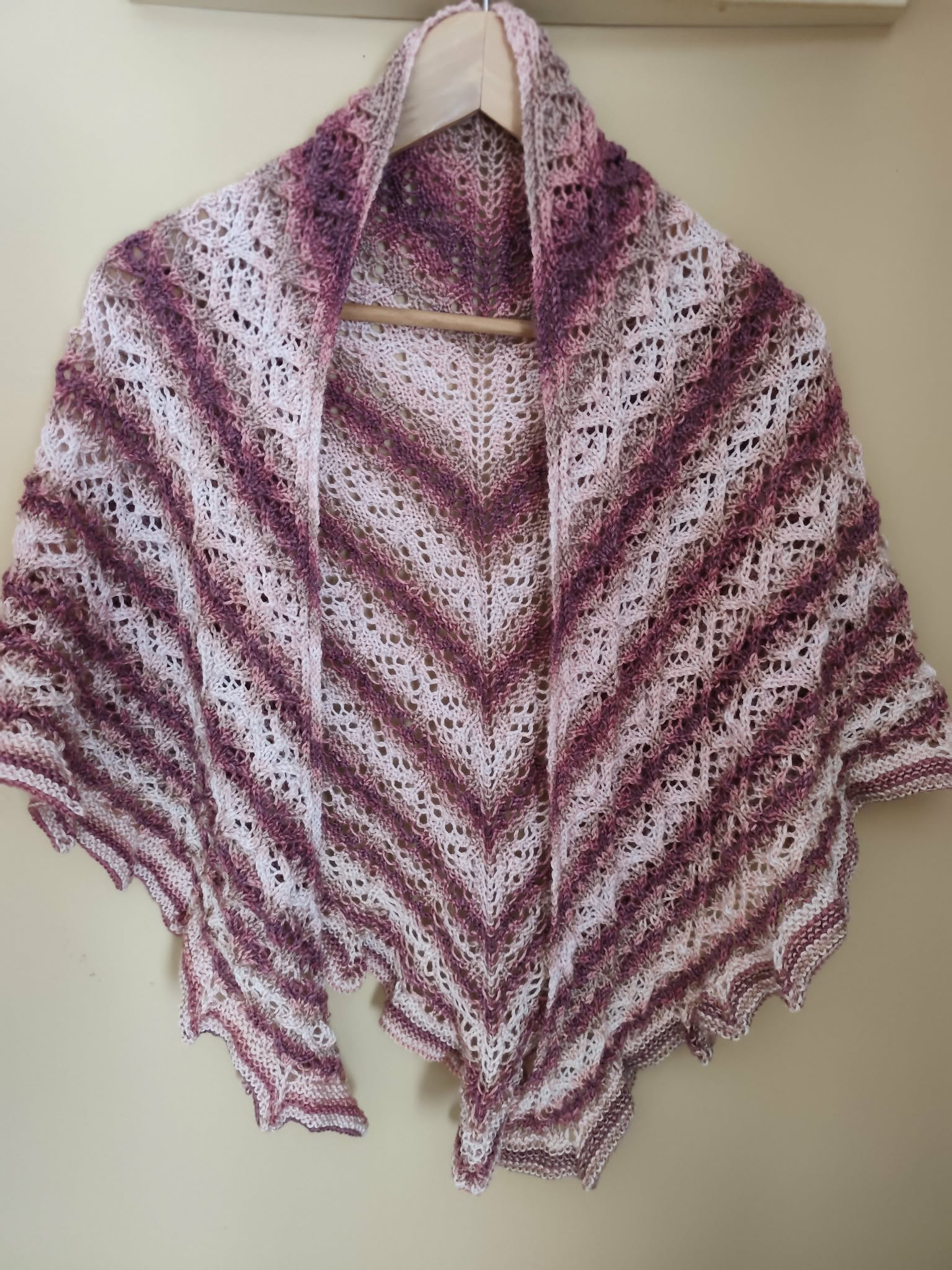 Spring Breeze – Elegant Hand-Knitted Merino Scarf