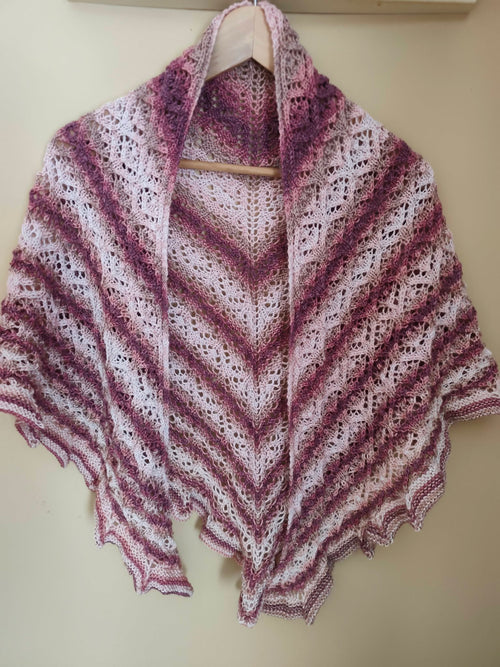 Spring Breeze – Elegant Hand-Knitted Merino Scarf