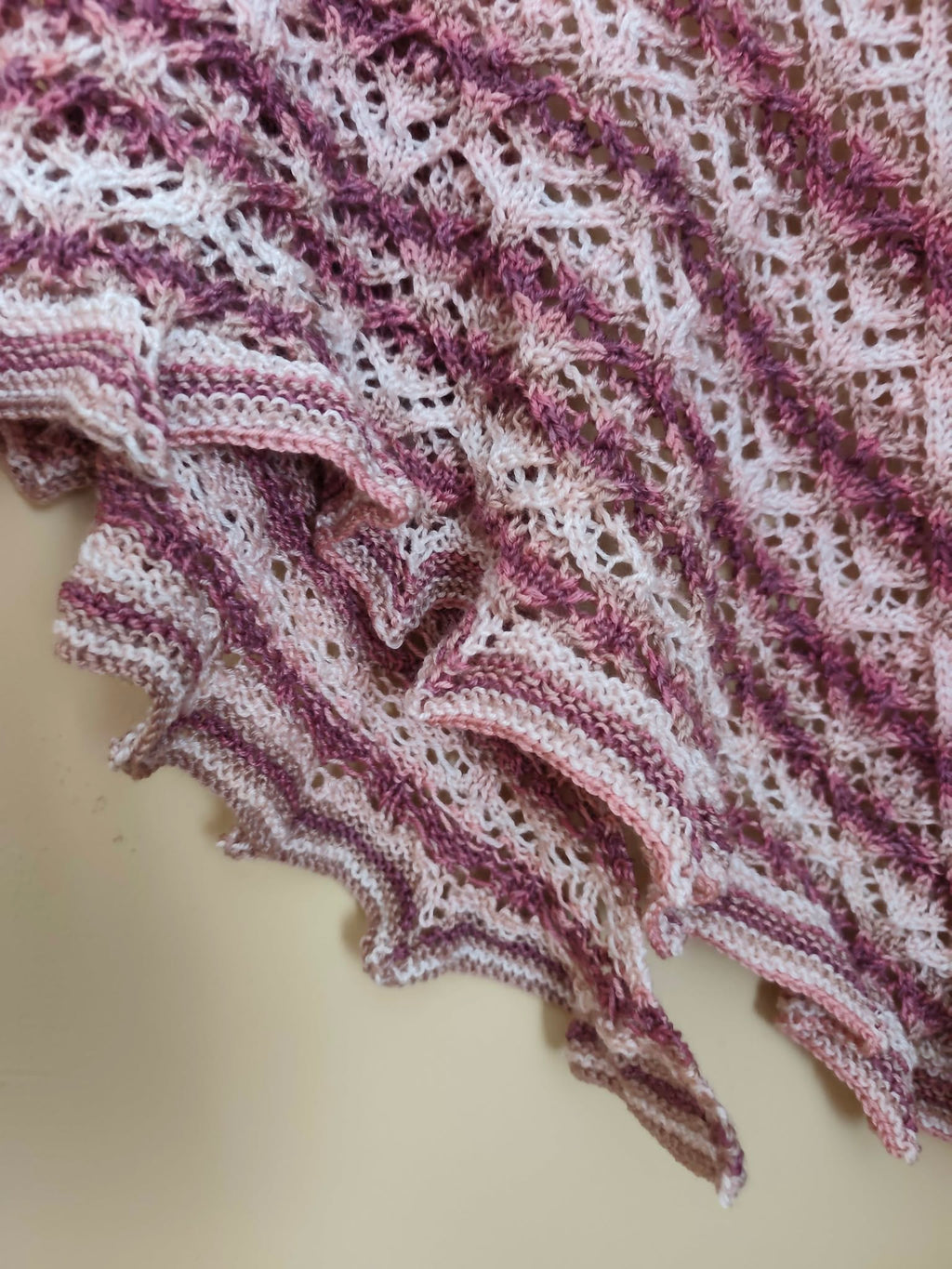 Spring Breeze – Elegant Hand-Knitted Merino Scarf
