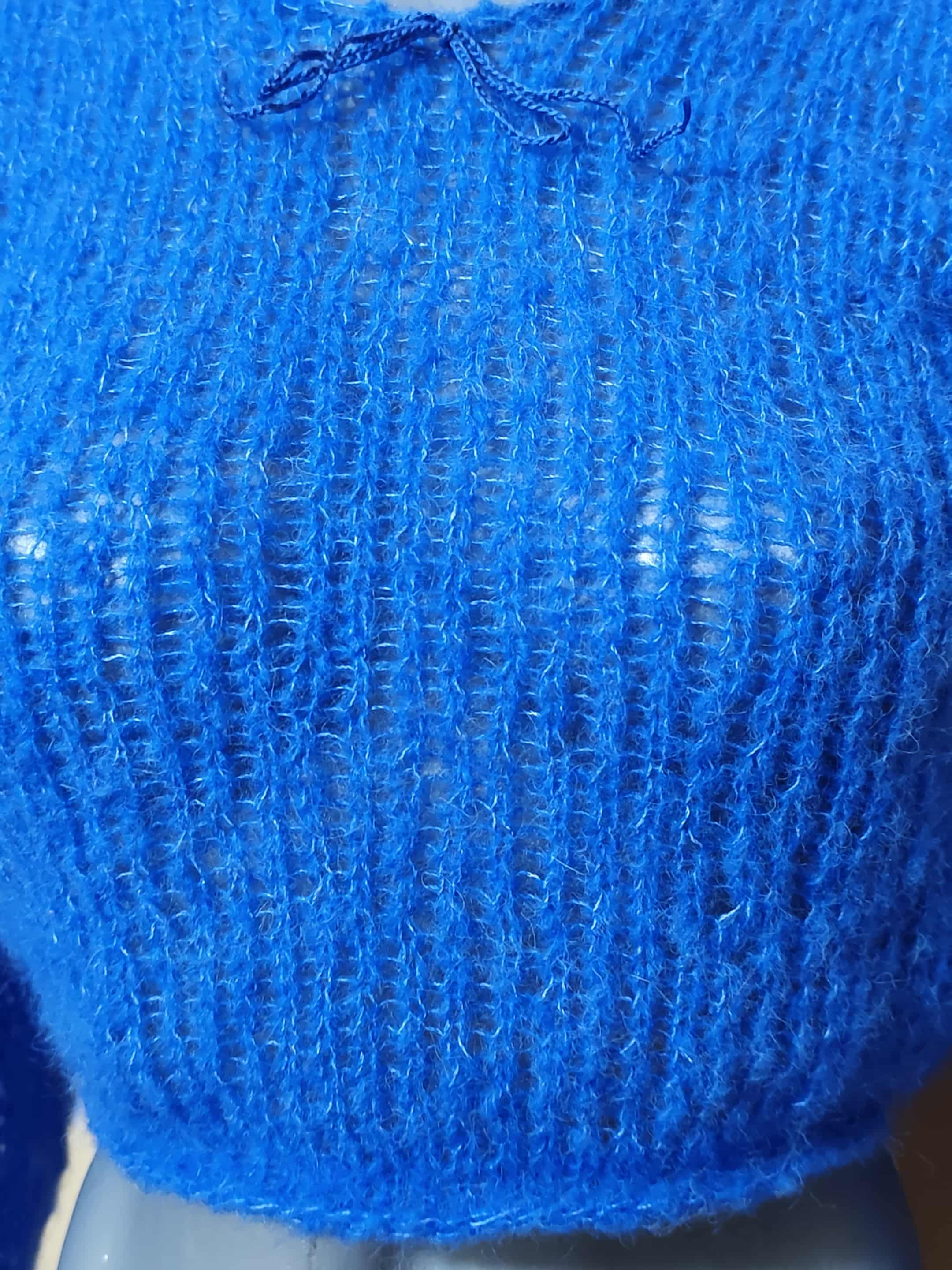 Ručne pletený sveter z alpaky a hodvábu – kobaltová modrá